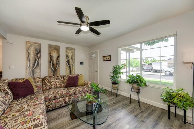 6837 Waxwing Way, Sacramento, CA 95842