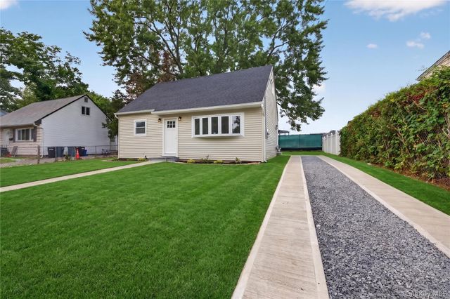 33 Parkway Boulevard, Wyandanch, NY 11798