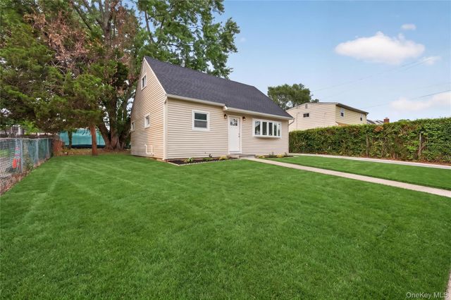 33 Parkway Boulevard, Wyandanch, NY 11798
