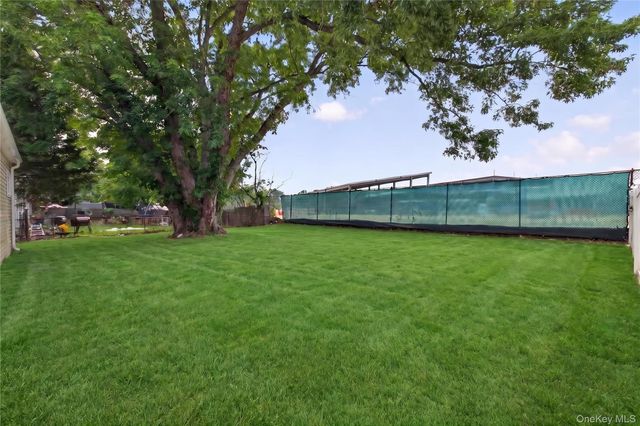 33 Parkway Boulevard, Wyandanch, NY 11798