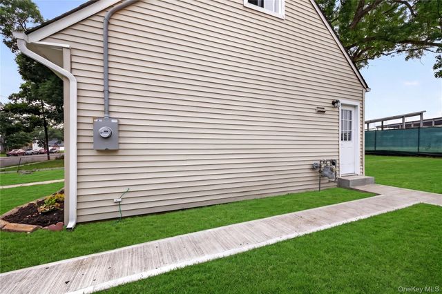33 Parkway Boulevard, Wyandanch, NY 11798
