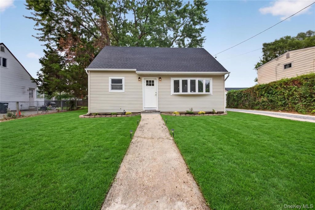 33 Parkway Boulevard, Wyandanch, NY 11798