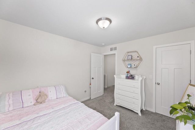 1084 Spruce COURT, Oconomowoc, WI 53066