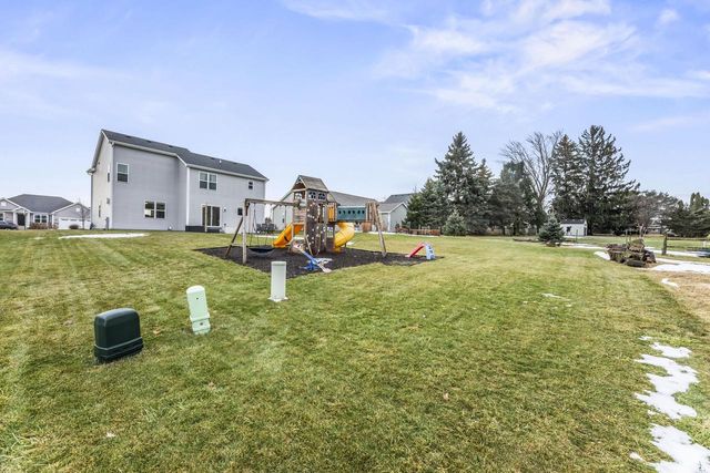 1084 Spruce COURT, Oconomowoc, WI 53066