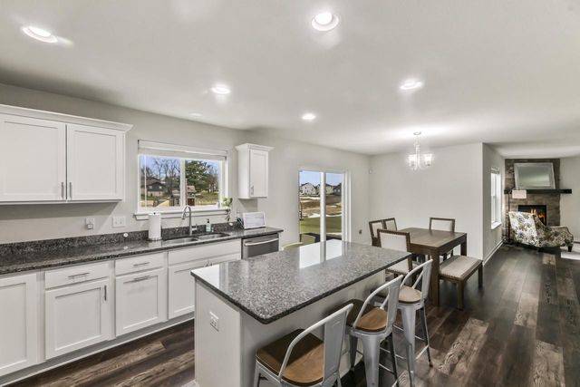 1084 Spruce COURT, Oconomowoc, WI 53066