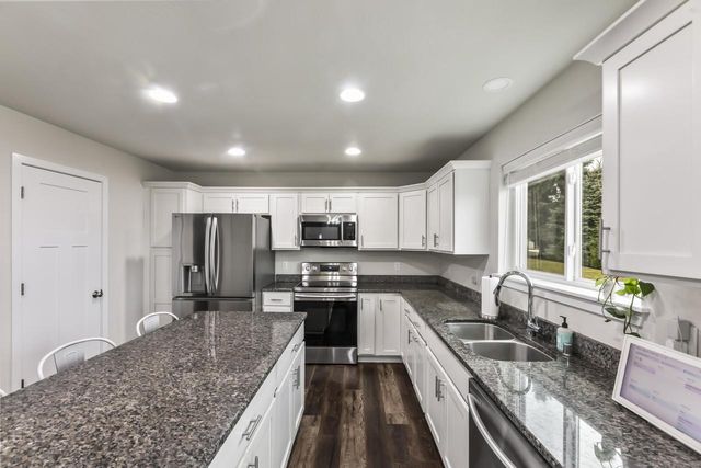 1084 Spruce COURT, Oconomowoc, WI 53066