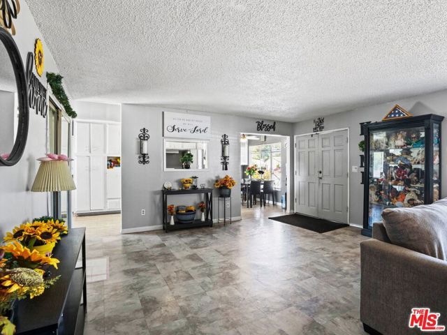 14992 Oro Grande Street, Sylmar (los Angeles), CA 91342