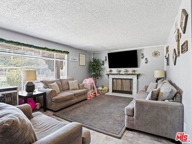 14992 Oro Grande Street, Sylmar (los Angeles), CA 91342
