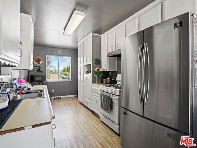 14992 Oro Grande Street, Sylmar (los Angeles), CA 91342