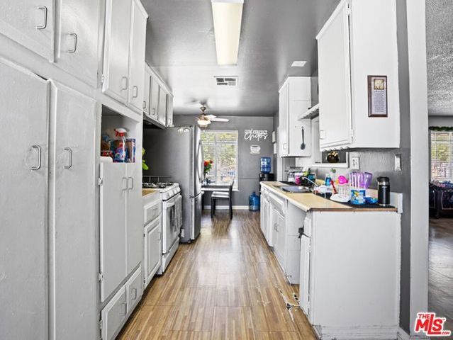 14992 Oro Grande Street, Sylmar (los Angeles), CA 91342
