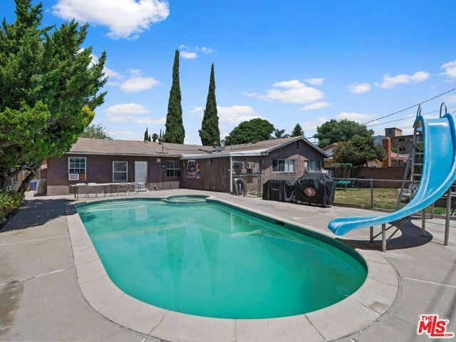 14992 Oro Grande Street, Sylmar (los Angeles), CA 91342