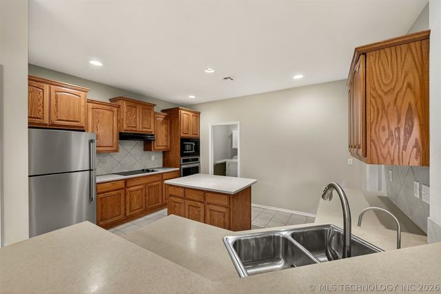 3900 W Vicksburg Street, Broken Arrow, OK 74011