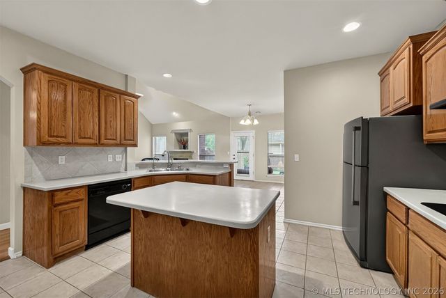 3900 W Vicksburg Street, Broken Arrow, OK 74011