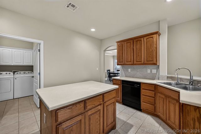 3900 W Vicksburg Street, Broken Arrow, OK 74011