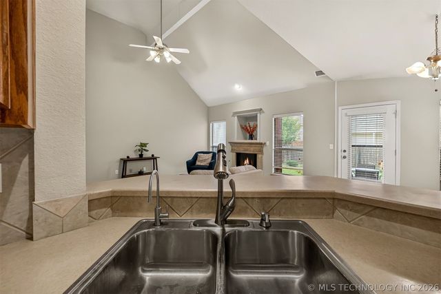3900 W Vicksburg Street, Broken Arrow, OK 74011