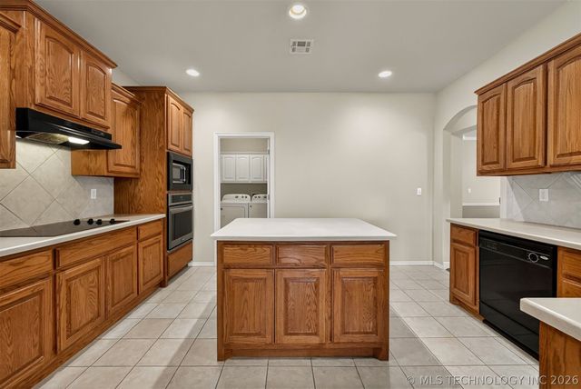 3900 W Vicksburg Street, Broken Arrow, OK 74011