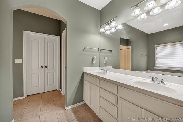 3900 W Vicksburg Street, Broken Arrow, OK 74011