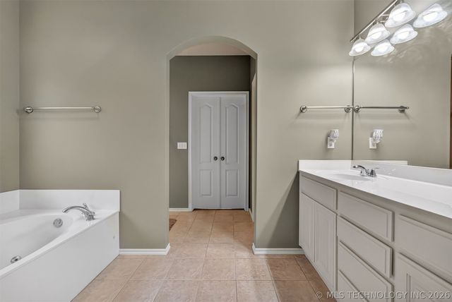 3900 W Vicksburg Street, Broken Arrow, OK 74011