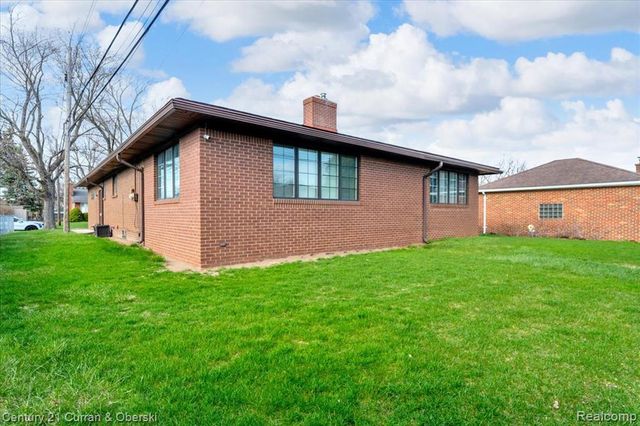 13741 Chestnut Street, Southgate, MI 48195