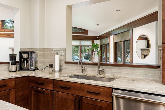 1308 HARLEM Boulevard, Rockford, IL 61103