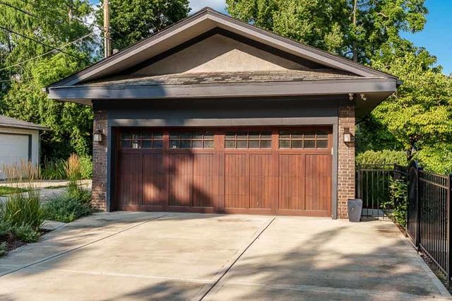 1308 HARLEM Boulevard, Rockford, IL 61103