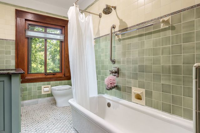 1308 HARLEM Boulevard, Rockford, IL 61103