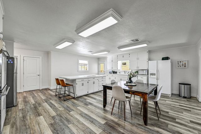 4690 River Oaks DR, Kingsland, TX 78639