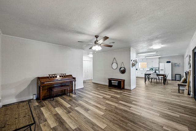 4690 River Oaks DR, Kingsland, TX 78639