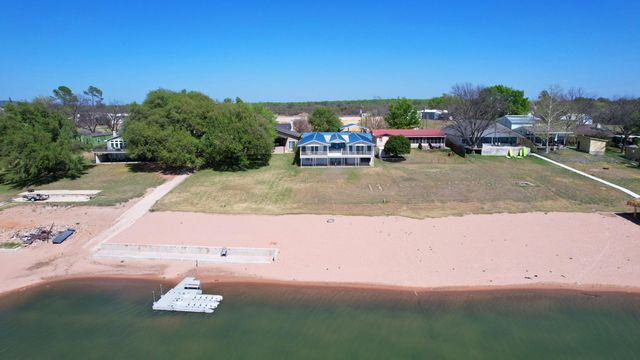4690 River Oaks DR, Kingsland, TX 78639