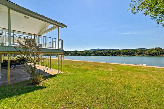 4690 River Oaks DR, Kingsland, TX 78639