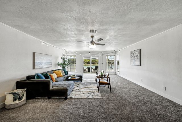 4690 River Oaks DR, Kingsland, TX 78639