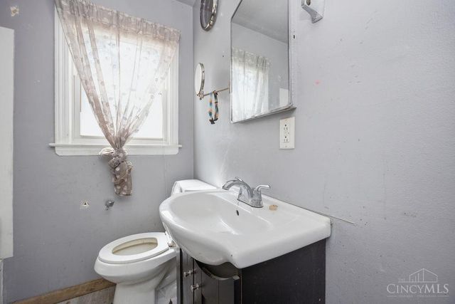 588 Valleyview Drive, Hamilton, OH 45013