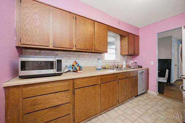 588 Valleyview Drive, Hamilton, OH 45013