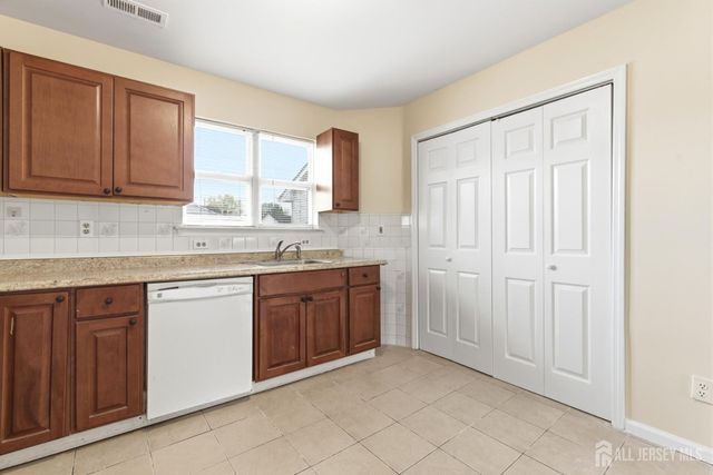 194 Bexley Lane, Piscataway, NJ 08854