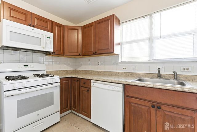 194 Bexley Lane, Piscataway, NJ 08854