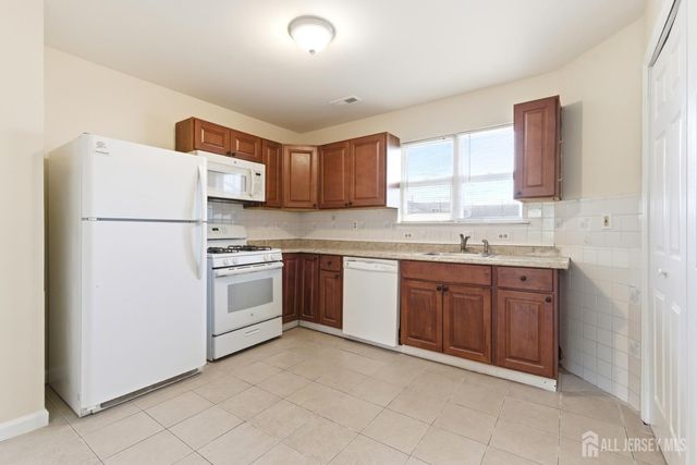 194 Bexley Lane, Piscataway, NJ 08854