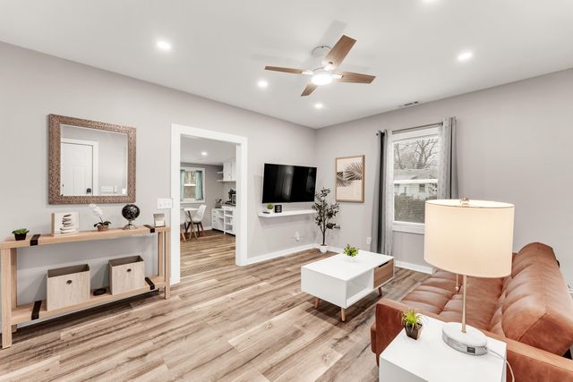 1406 E Nora Street, Springfield, MO 65803