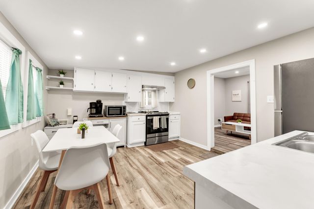 1406 E Nora Street, Springfield, MO 65803