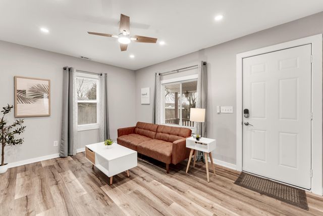 1406 E Nora Street, Springfield, MO 65803