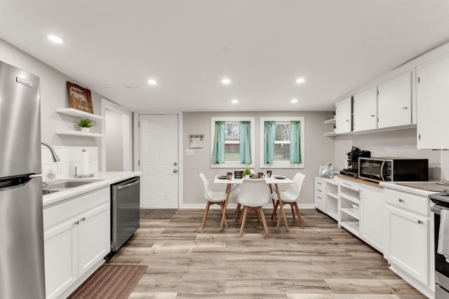 1406 E Nora Street, Springfield, MO 65803