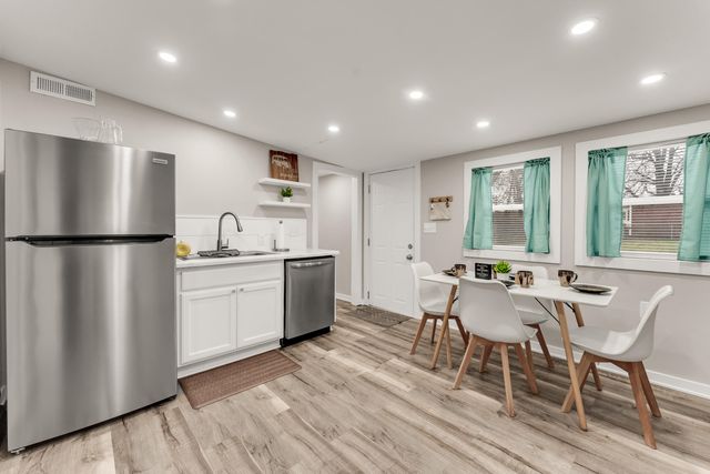 1406 E Nora Street, Springfield, MO 65803