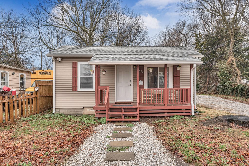 1406 E Nora Street, Springfield, MO 65803