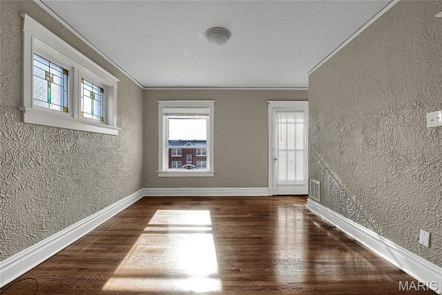 5027 Chippewa Street, St Louis, MO 63109
