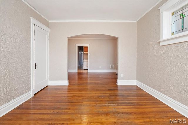 5027 Chippewa Street, St Louis, MO 63109