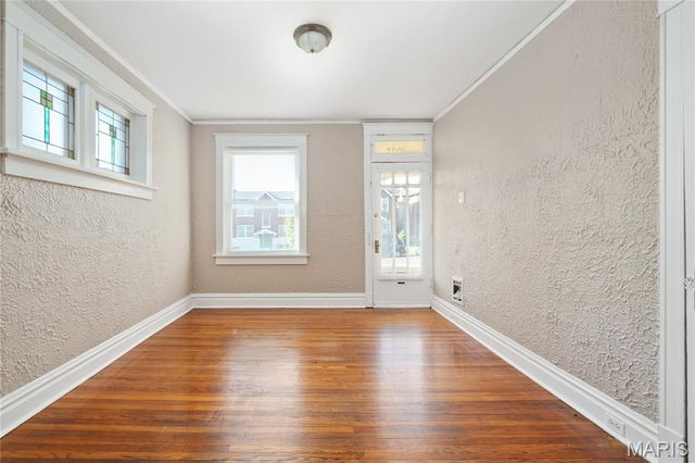 5027 Chippewa Street, St Louis, MO 63109
