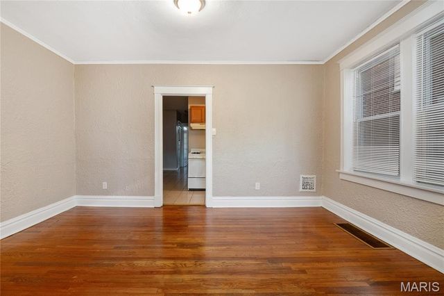 5027 Chippewa Street, St Louis, MO 63109