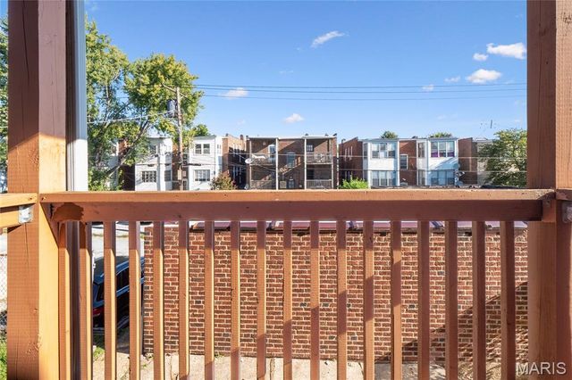 5027 Chippewa Street, St Louis, MO 63109