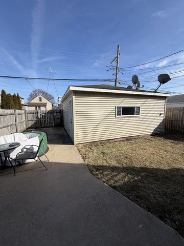 5475 N Monitor Avenue, Chicago, IL 60630