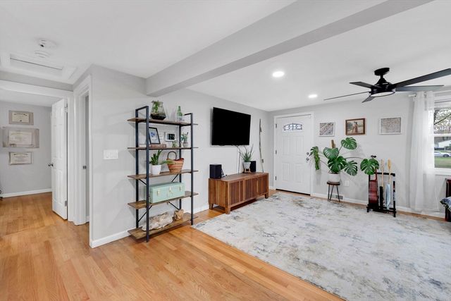 152 Shady Brook Ln, Springfield, MA 01118