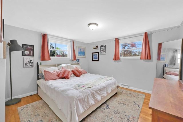 152 Shady Brook Ln, Springfield, MA 01118